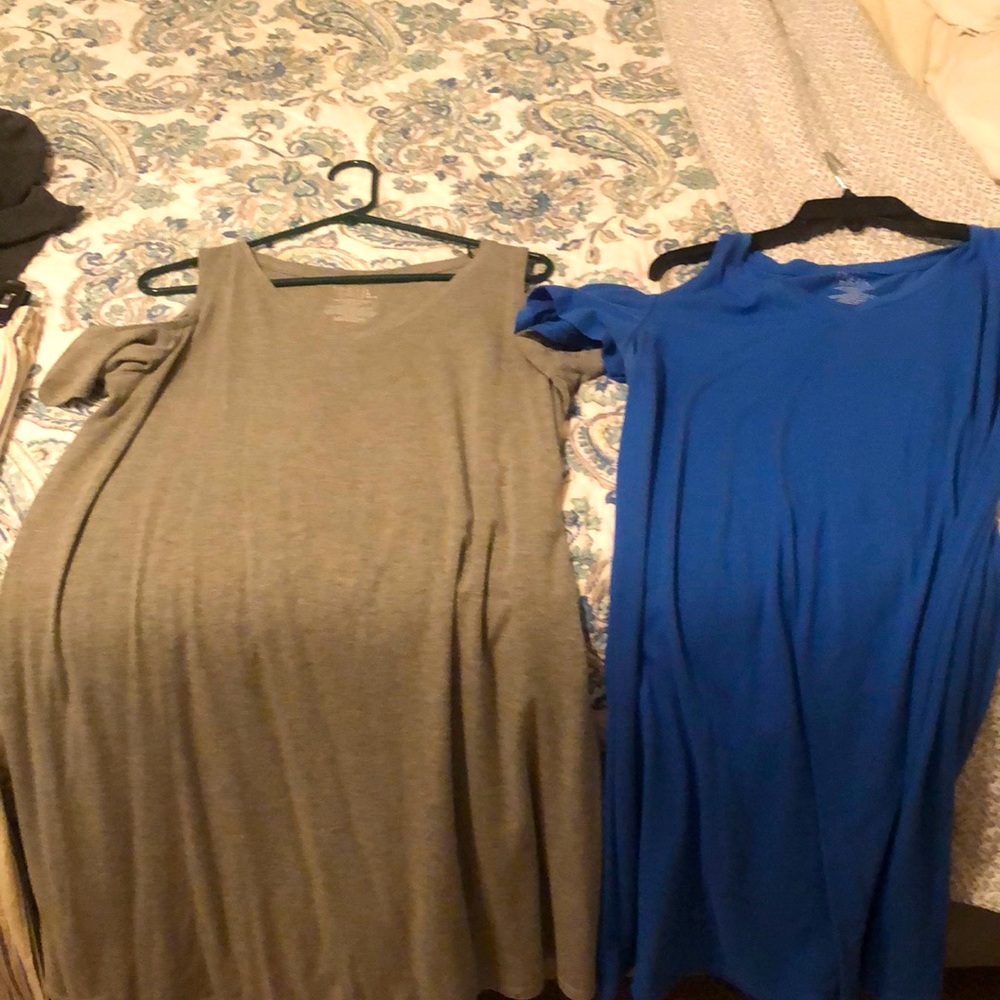 Cute dress w/shoulder cut out
